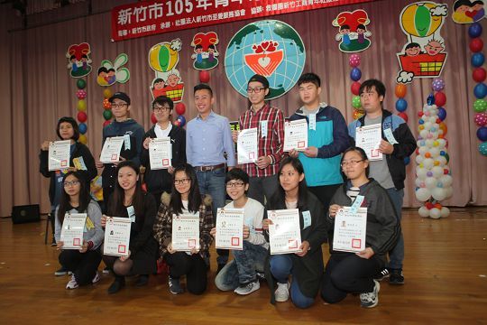 本校服務性社團學生獲市政府青年志工表揚
Our school clubs receive awards from the City mayor for their voluntary services.
